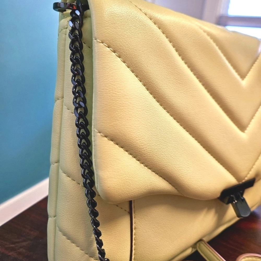 "A New Day" Quilted Crossbody NWT - Picture 4 of 9